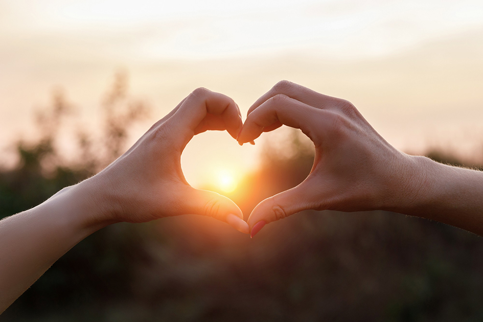 Herz_Hand_AdobeStock_219446418(C)natali_mis Herz Hand