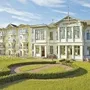Villa Elsa in Ahlbeck mit Gartenanlage bei Sonnenschein