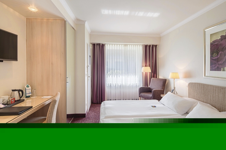 Standard Zimmer im Best Western Hotel Hamburg International, hell und komfortabel eingerichtet.