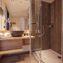 Modernes Badezimmer mit Holzverkleidung, freistehendem Waschbecken und Dusche