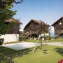 Ferienchalets mit Spielplatz im Grünen bei Evian-les-Bains.