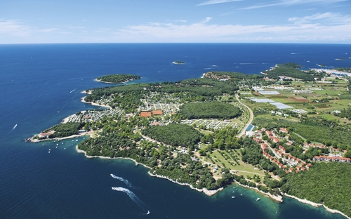 Luftaufnahme des Naturist Park Koversada an der Küste bei Vrsar.