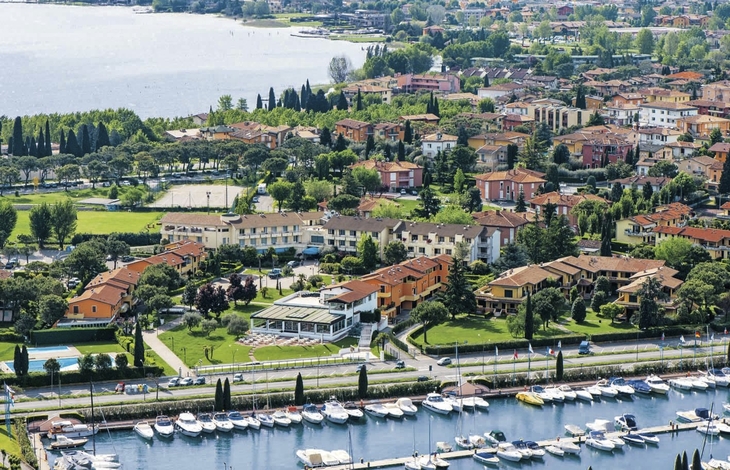 Luftaufnahme vom Hotel du Parc in Sirmione am Gardasee.