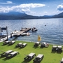 Sonnenliegen am Privatstrand mit Steg und Seeansicht bei Casa e Vela in Oggebbio.