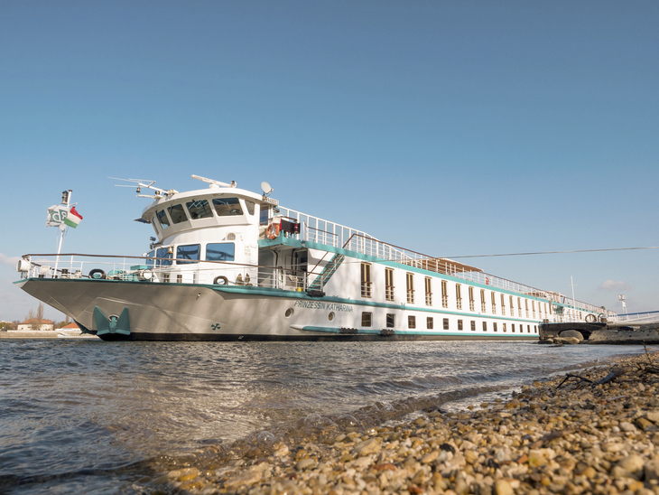 Flusskreuzfahrtschiff MS Prinzessin Katharina auf dem Wasser.