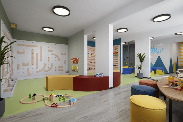 Spielzimmer mit bunten Möbeln und Wanddekorationen im Rabac Sunny Hotel & Residence.