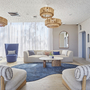Moderne Wohnzimmerlounge mit hellen Möbeln und großen Fenstern.