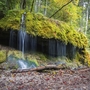 Moosbewachsener Wasserfall in der Wutachschlucht im Schwarzwald.