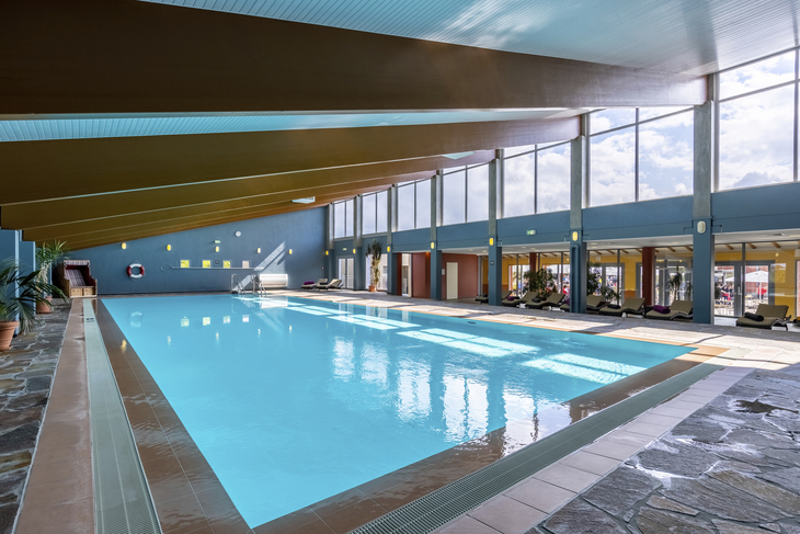 Innenansicht eines Schwimmbads im Leiwen Eurostrand Resort Moseltal