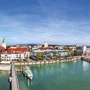 Panorama von Friedrichshafen mit Bodensee und Hafen im Vordergrund