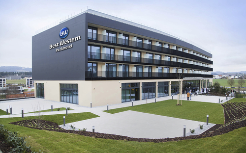 Außenansicht des Best Western Parkhotels in Hagenberg.