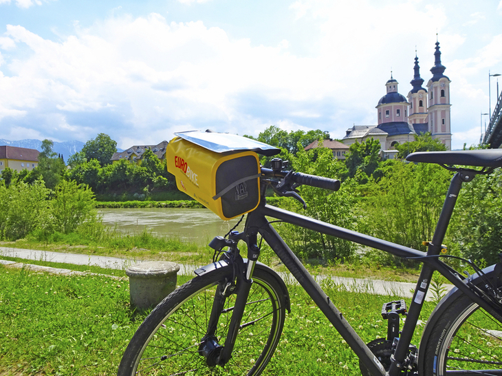 Villach Drau und Kirche 