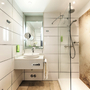 Modernes Badezimmer mit Dusche und Waschtisch im Welcome Hotel Bad Arolsen.