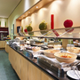 Frühstücksbuffet mit verschiedenen Speisen im Welcome Hotel Paderborn.
